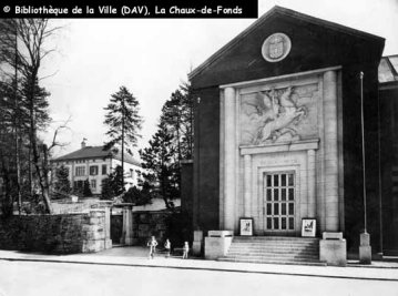  droite au premier plan, le muse des Beaux-Arts,  gauche  l'arrire-plan, le muse d'histoire