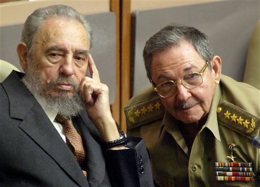 Fidel, n� le 13 ao�t 1926 et son fr�re Raul, plus jeune de 5 ans