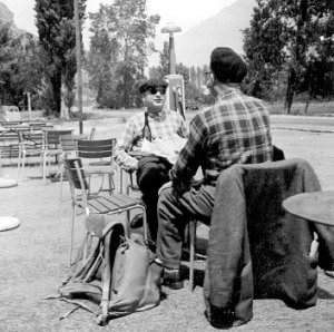 Willy Lanz et Jean Grieshaber (de dos)  PisseVache (Valais) vers 1960