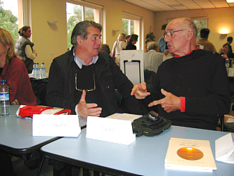 Claude Gritti ( gauche) et Jean-Claude Nebout 
 la 5me fte du livre de Porquerolles, fin octobre 2004