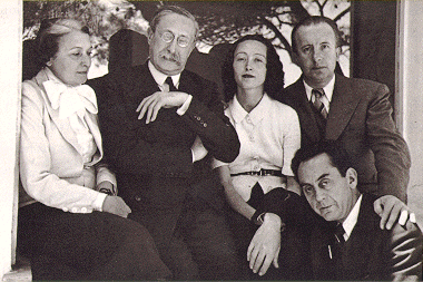 Lon Blum et Eluard  Antibes en 1938 chez Madame Cuttoli (photo Man Ray)