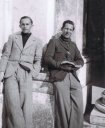 Marcel (à gauche) et son ami Francis Roulet, en 1938,
quelque part en Italie, 
lors d'un voyage de près de 2000 km à bicyclette,
qui les conduit depuis La Chaux-de-Fonds 
jusqu'à 20 ou 30 km de Rome